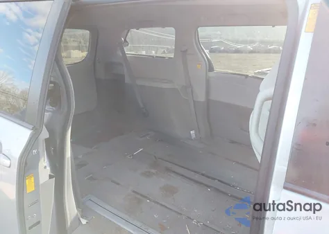 2013 Toyota Sienna Le 7 Passenger z USA, uszkodzony, nr VIN 5TDJK3DC2DS062720